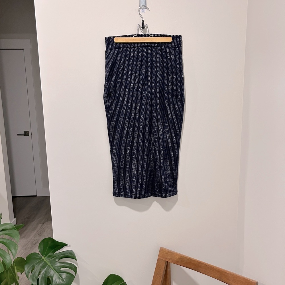 FREE PEOPLE navy geometric MAXI PENCIL SKIRT WITH REAR SLIT - STRETCHY! Size XS - Picture 4 of 7